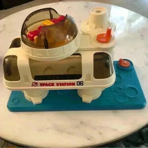 1984 Playmates  Space Station 06 play set